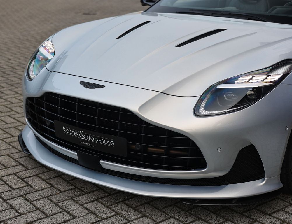 Aston Martin DB12 2024