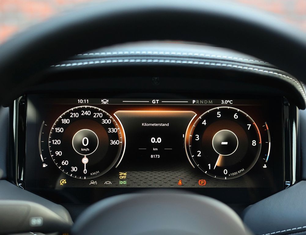 Aston Martin DB12 2024