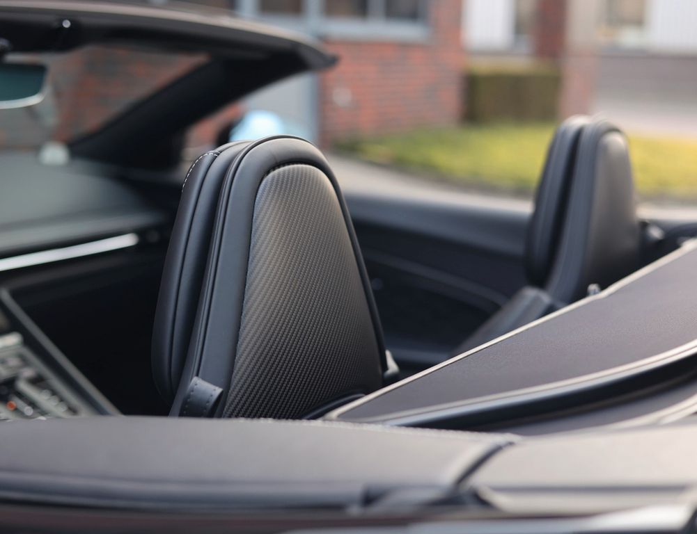 Aston Martin DB12 2024