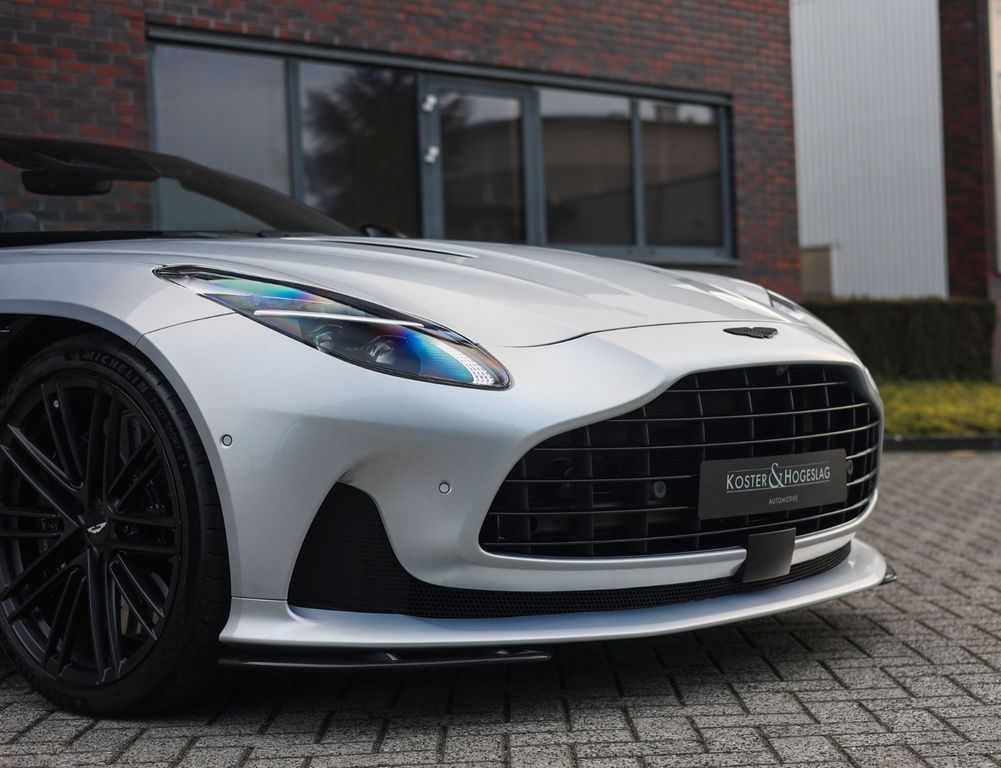 Aston Martin DB12 2024