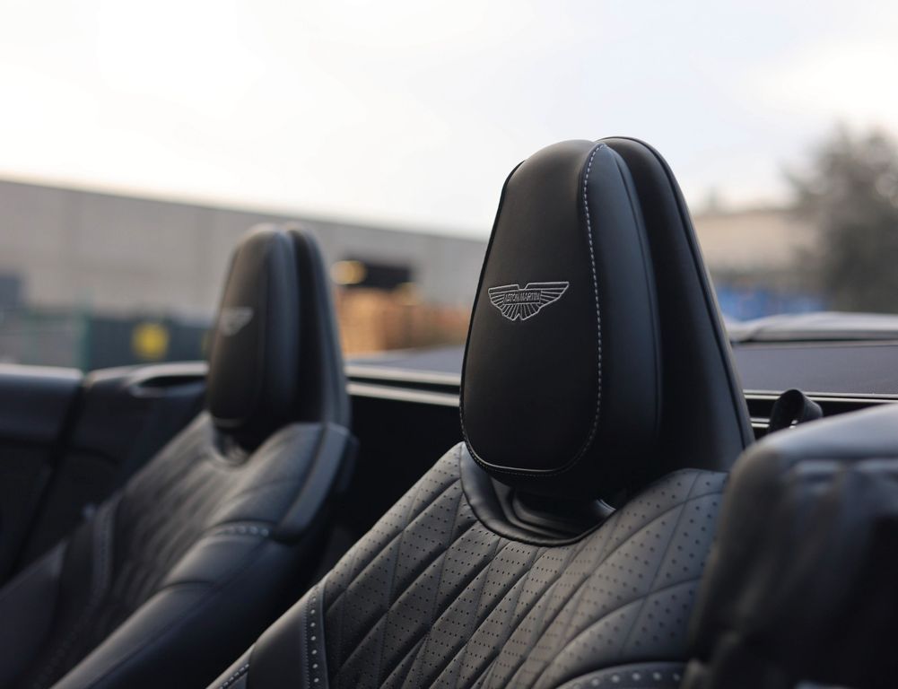 Aston Martin DB12 2024