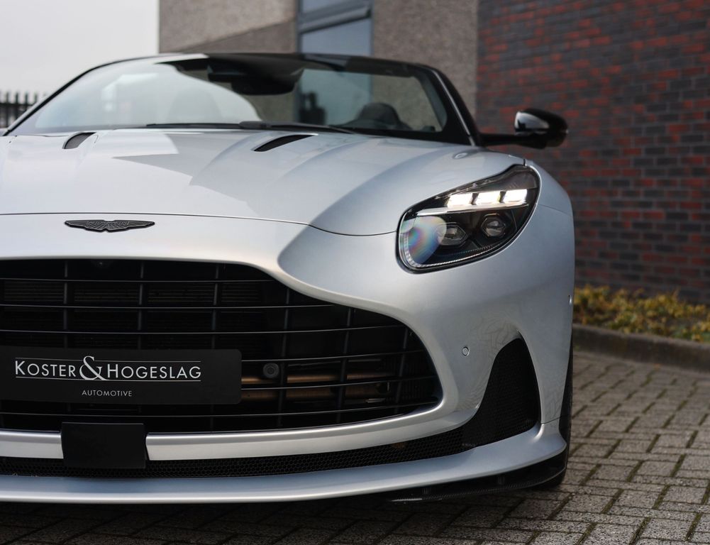 Aston Martin DB12 2024