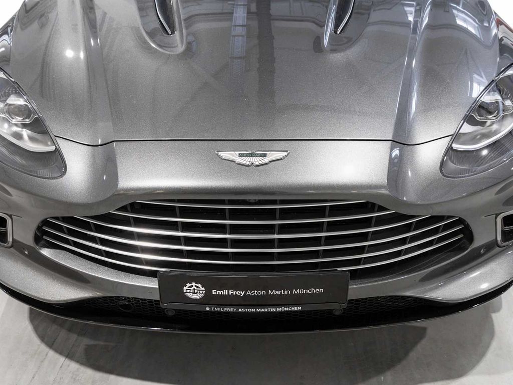 Aston Martin DBX 2021