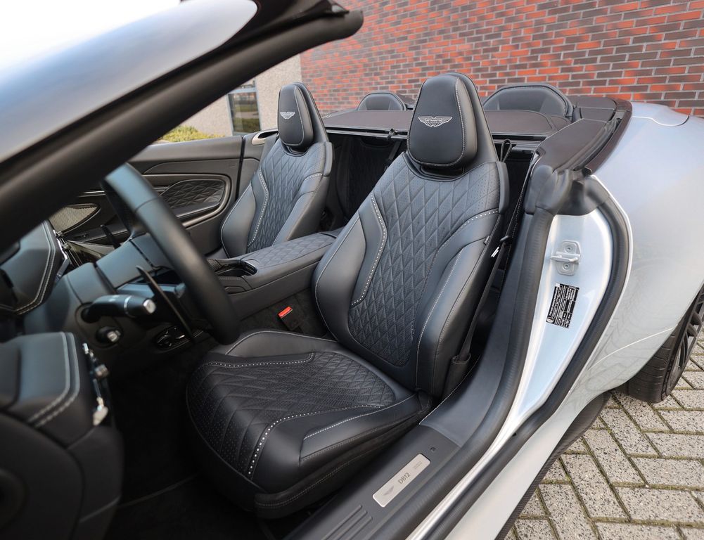 Aston Martin DB12 2024