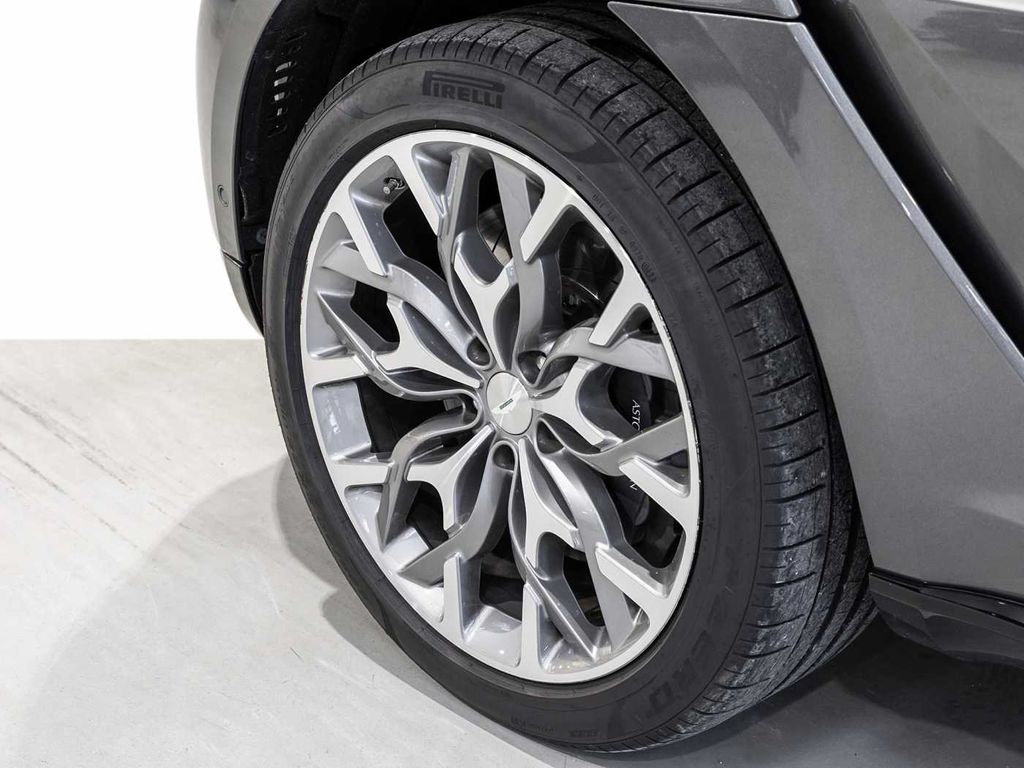 Aston Martin DBX 2021