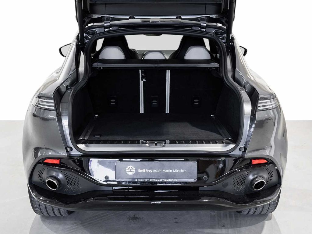 Aston Martin DBX 2021