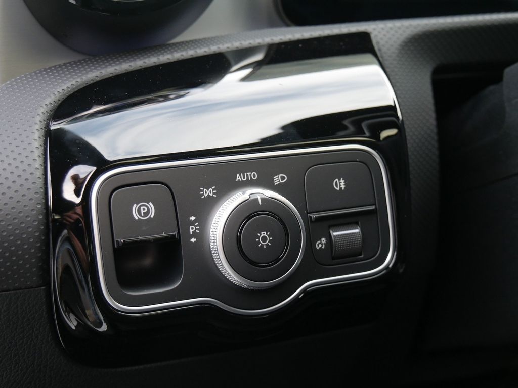 Mercedes-Benz CLA 200 2025