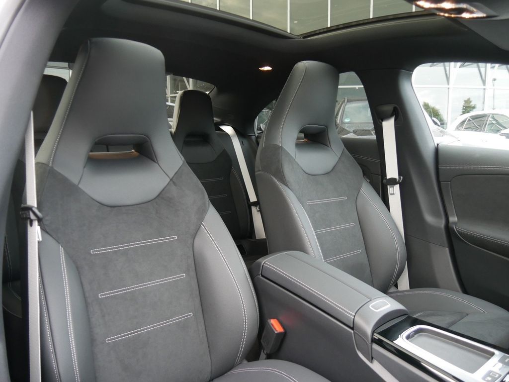 Mercedes-Benz CLA 200 2025