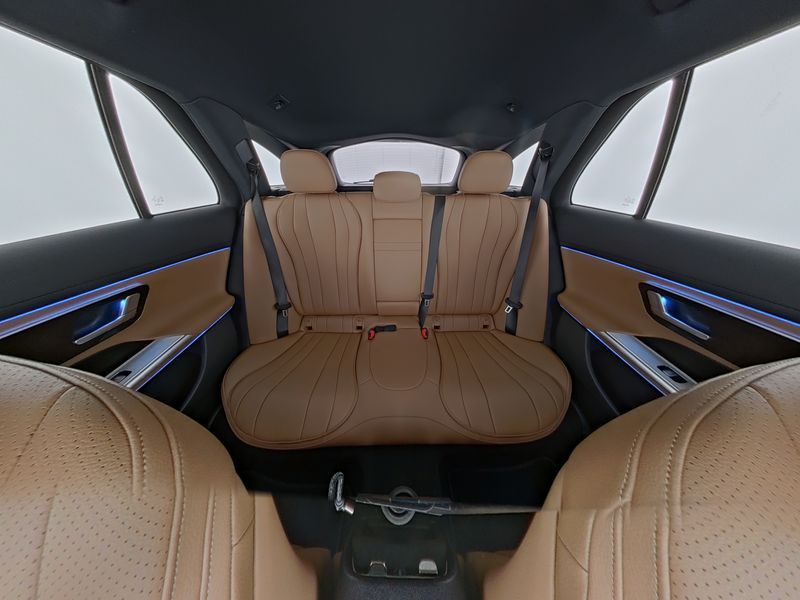 Mercedes-Benz E 300 2025