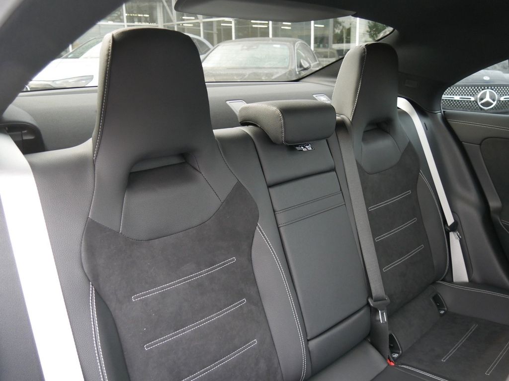 Mercedes-Benz CLA 200 2025