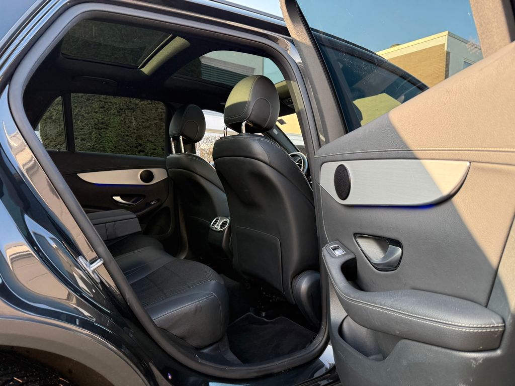 Mercedes-Benz GLC 300 2021