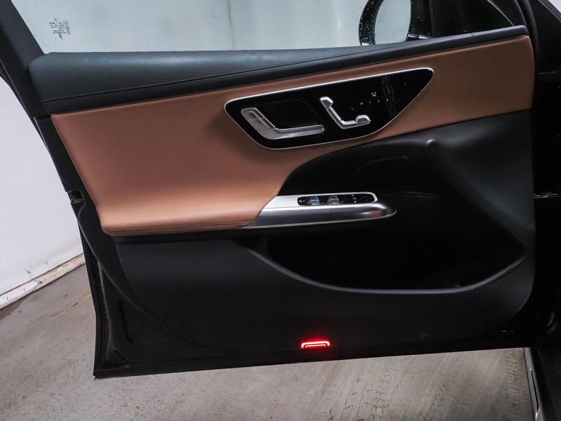 Mercedes-Benz E 300 2025