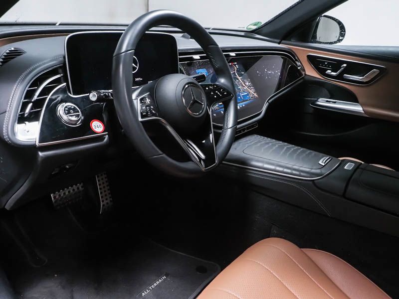 Mercedes-Benz E 300 2025