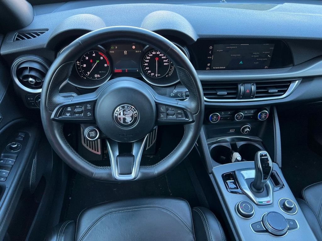 Alfa Romeo Stelvio 2021