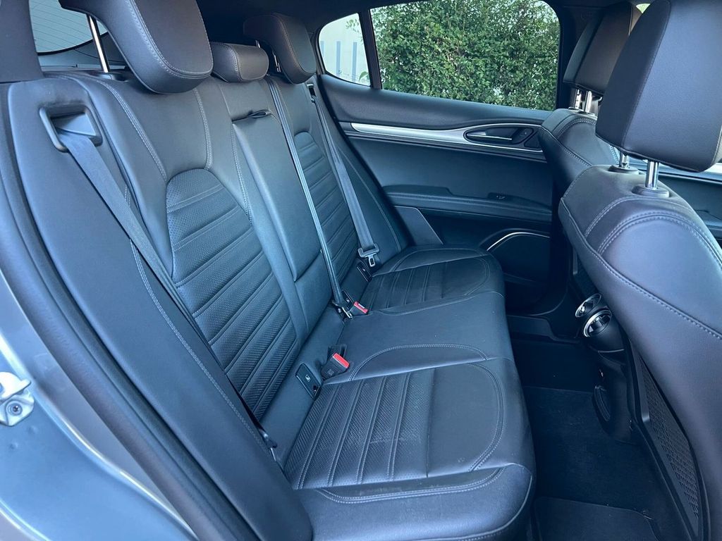 Alfa Romeo Stelvio 2021