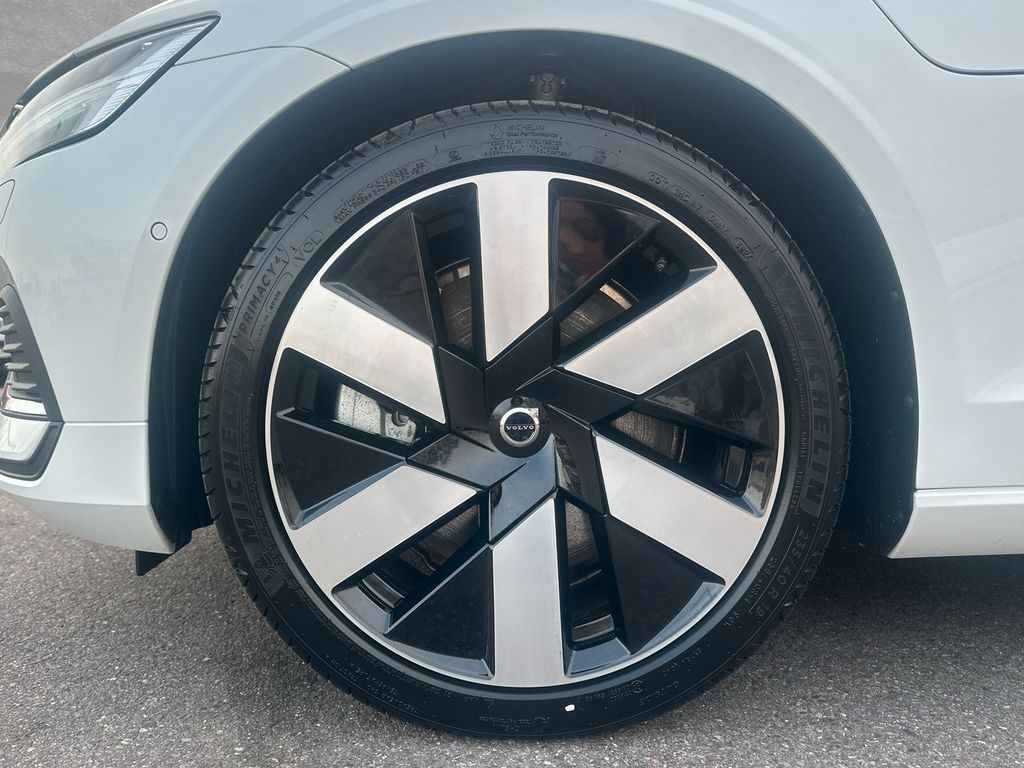 Volvo V60 2025