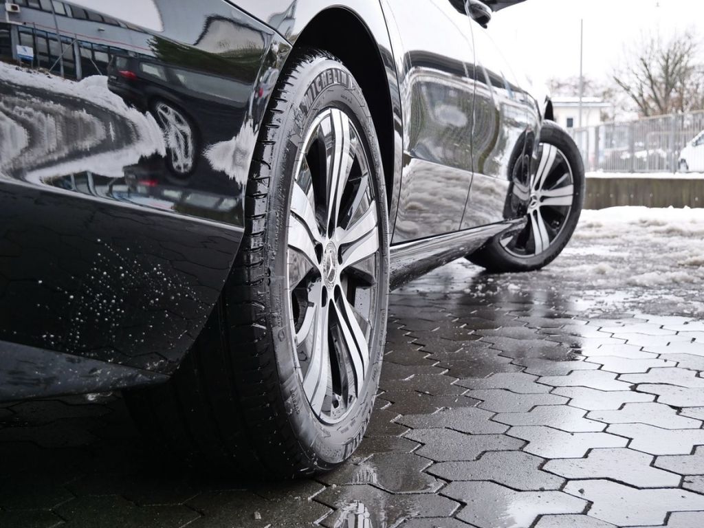 Mercedes-Benz C 300 2024