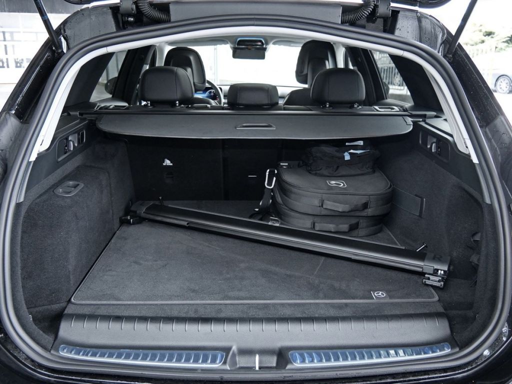 Mercedes-Benz C 300 2024