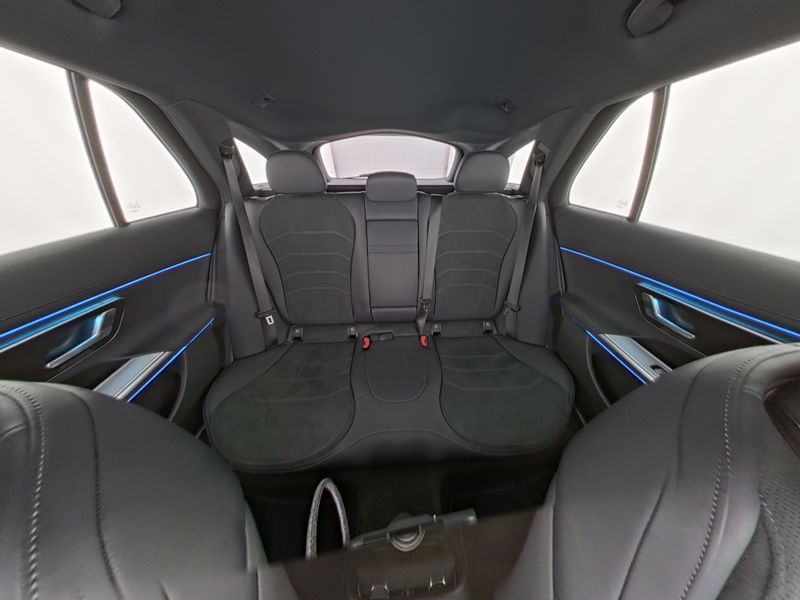 Mercedes-Benz E 300 2025