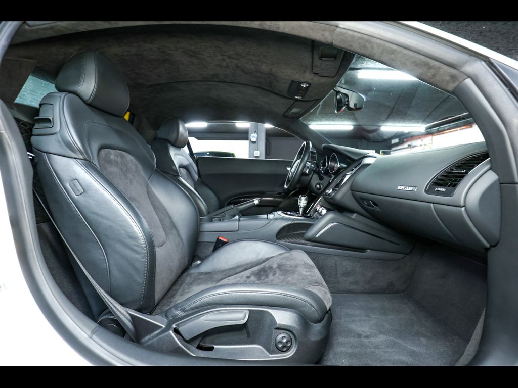 Audi R8 2013