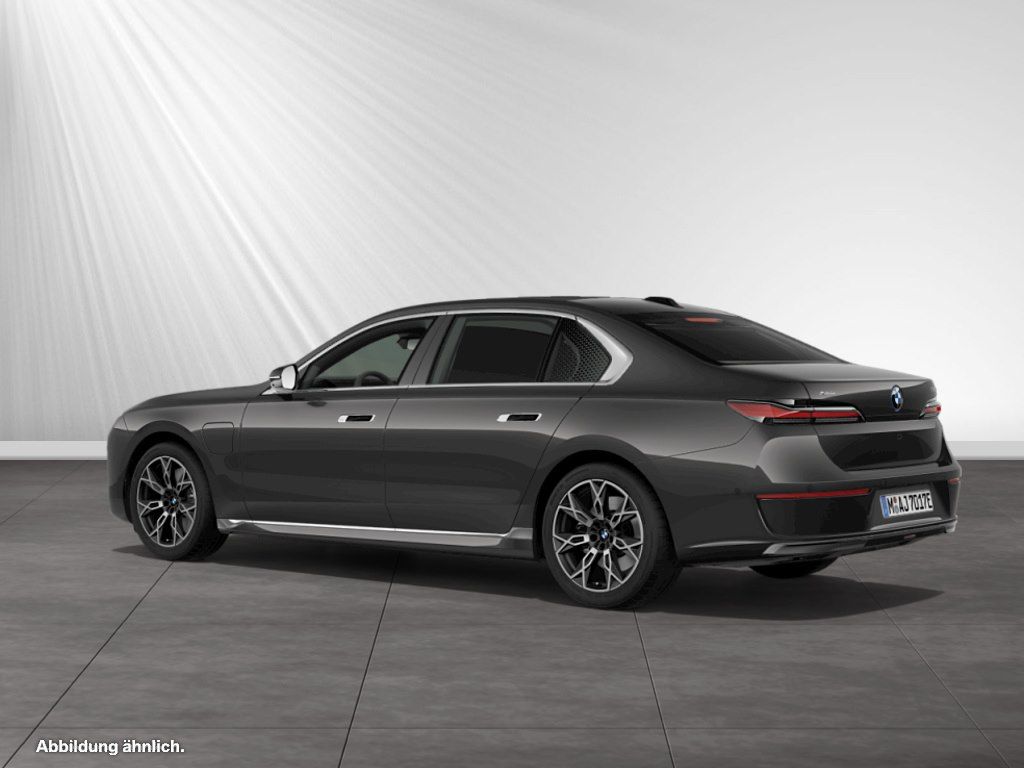 BMW 750 2024