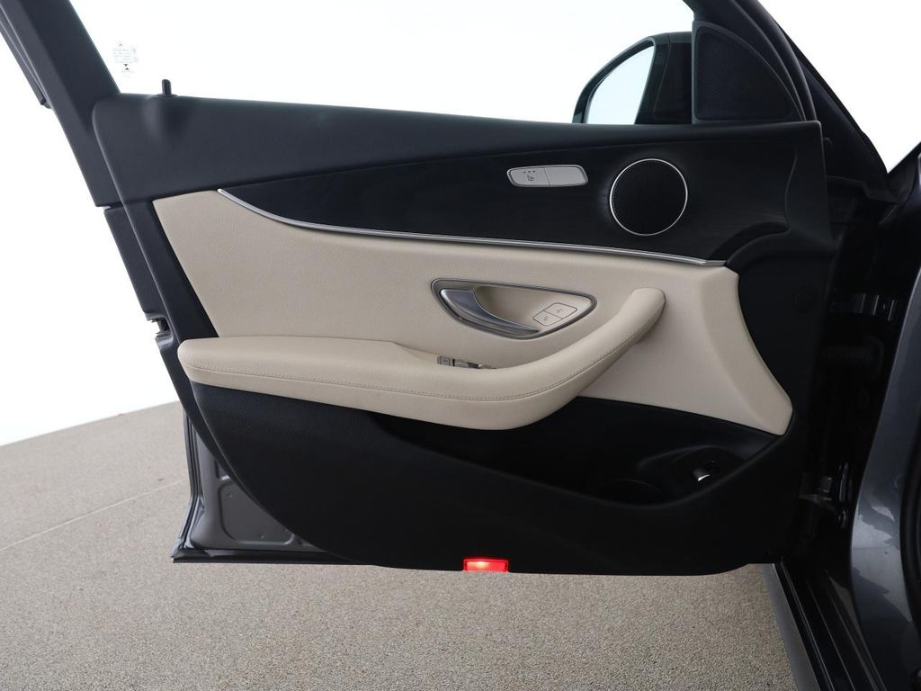 Mercedes-Benz E 300 2022