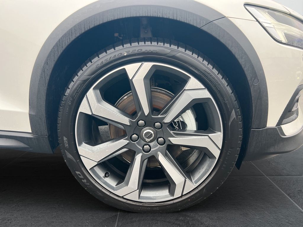 Volvo V60 Cross Country 2024