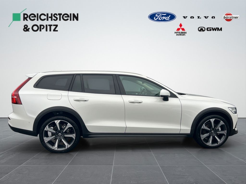Volvo V60 Cross Country 2024