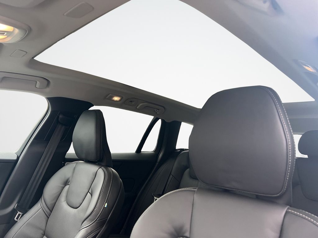 Volvo V60 Cross Country 2024