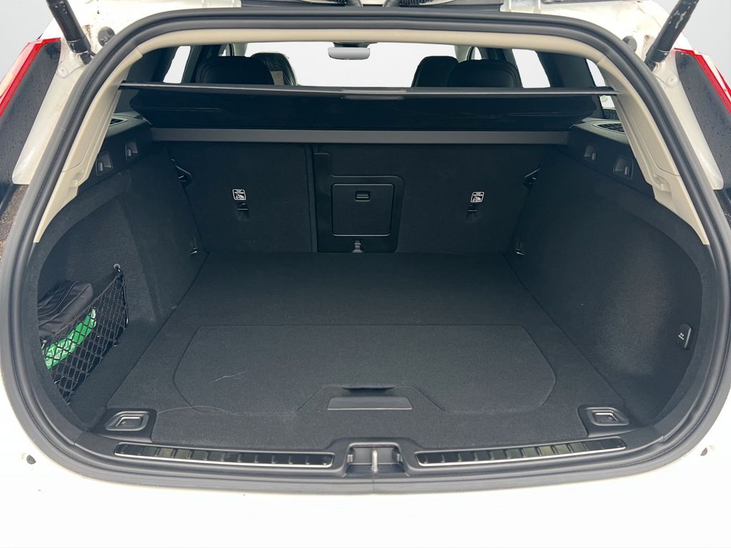 Volvo V60 Cross Country 2024