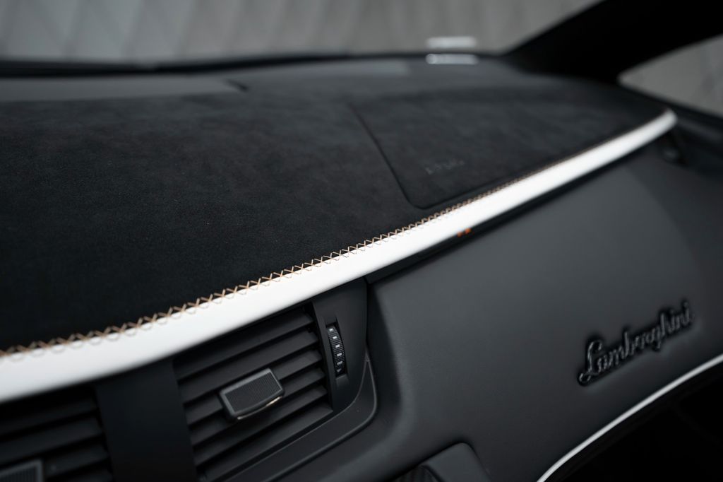 Lamborghini Aventador 2021