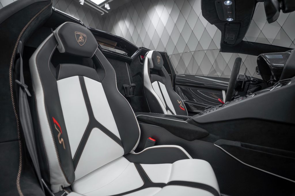 Lamborghini Aventador 2021