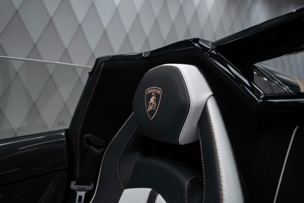 Lamborghini Aventador 2021