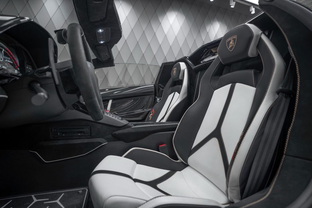 Lamborghini Aventador 2021