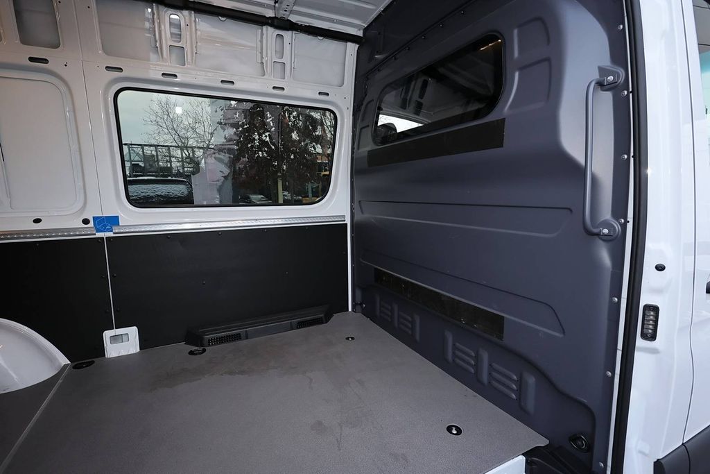 Mercedes-Benz Sprinter 2024