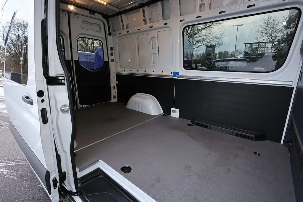 Mercedes-Benz Sprinter 2024