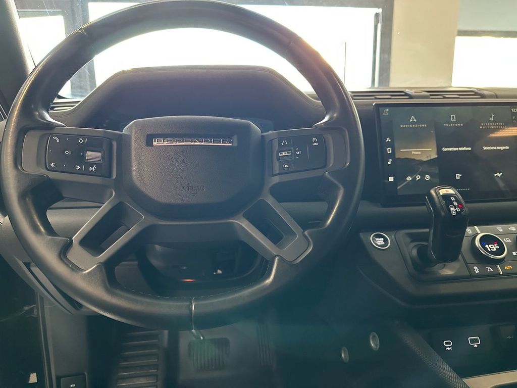 Land Rover Defender 2022