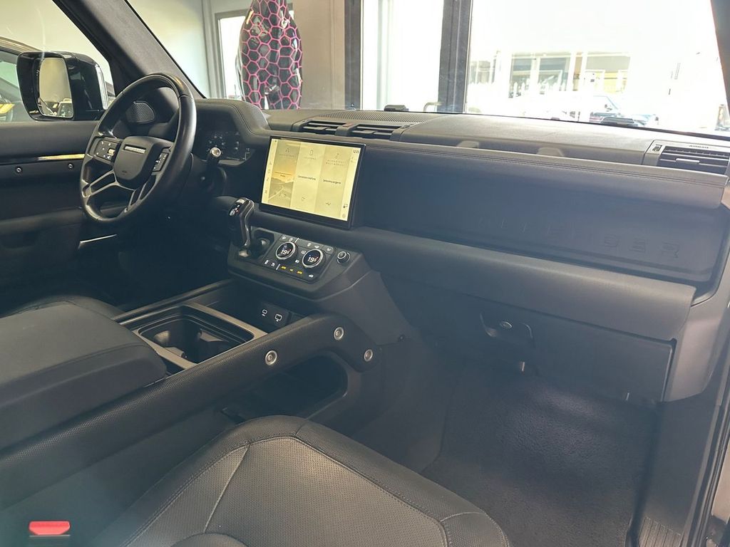 Land Rover Defender 2022