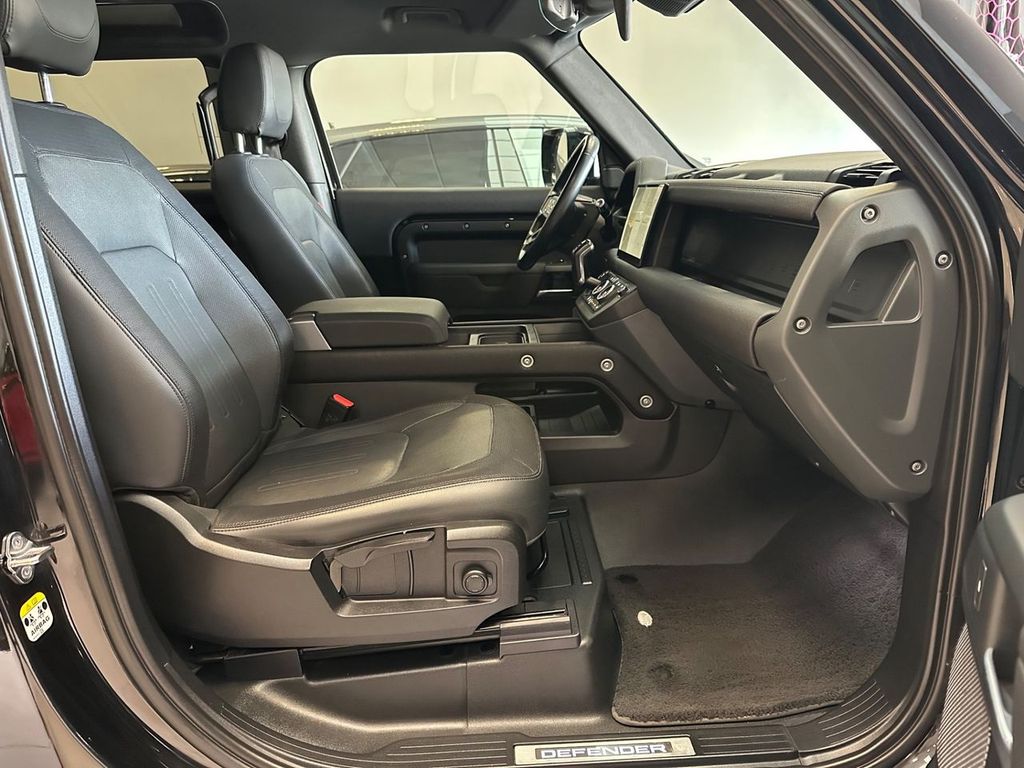 Land Rover Defender 2022