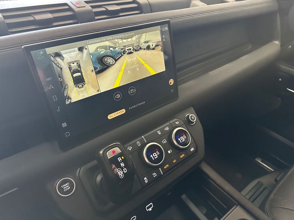 Land Rover Defender 2022