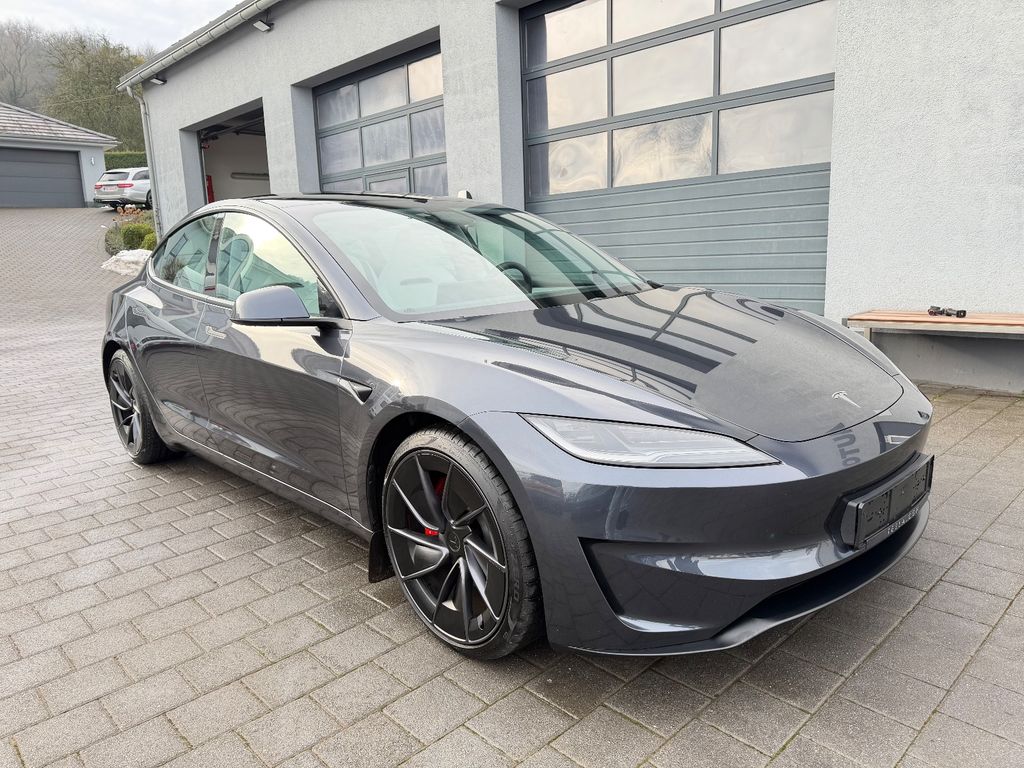 Tesla Model 3 2024