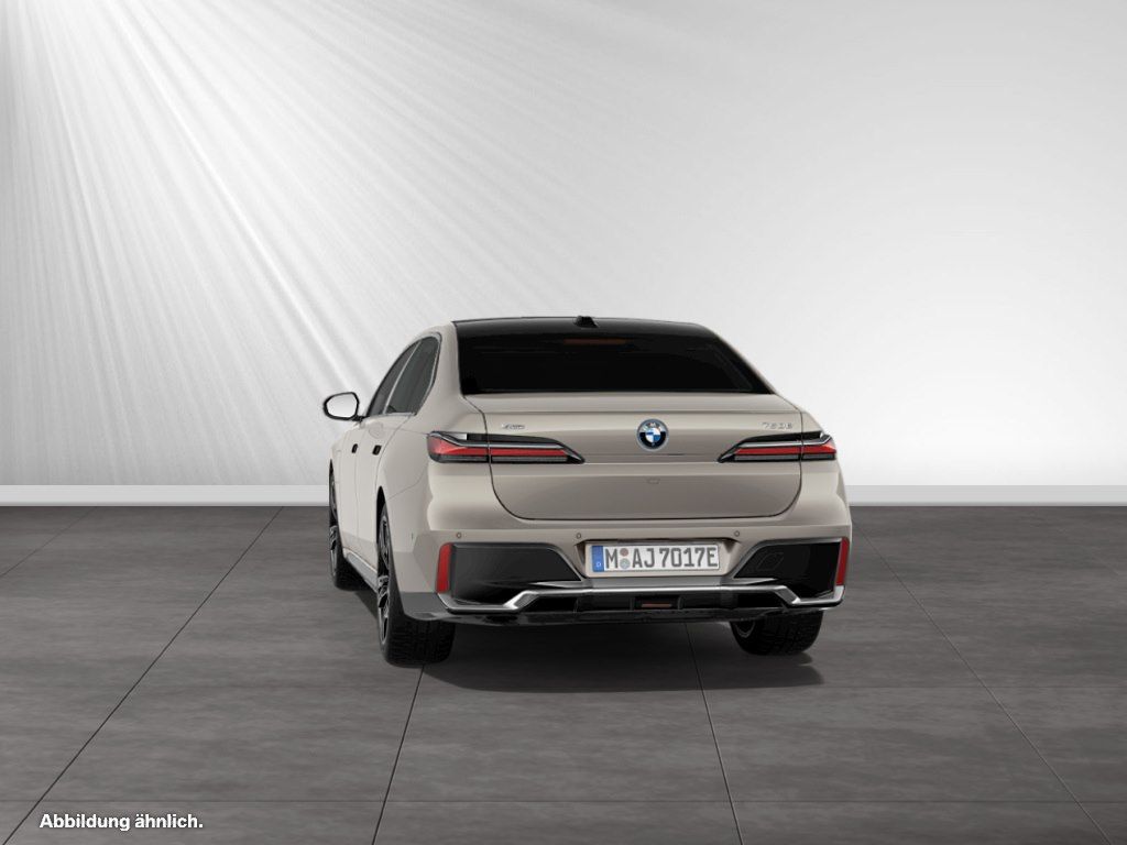 BMW 750 2024
