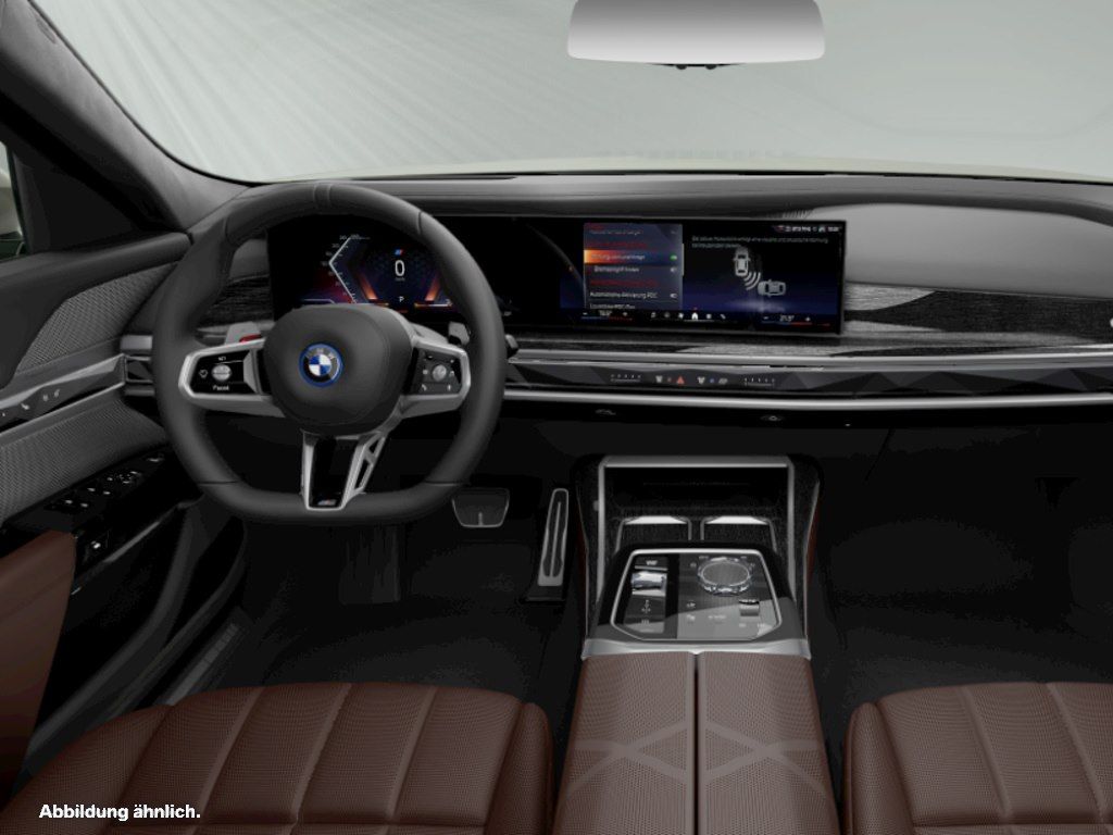 BMW 750 2024