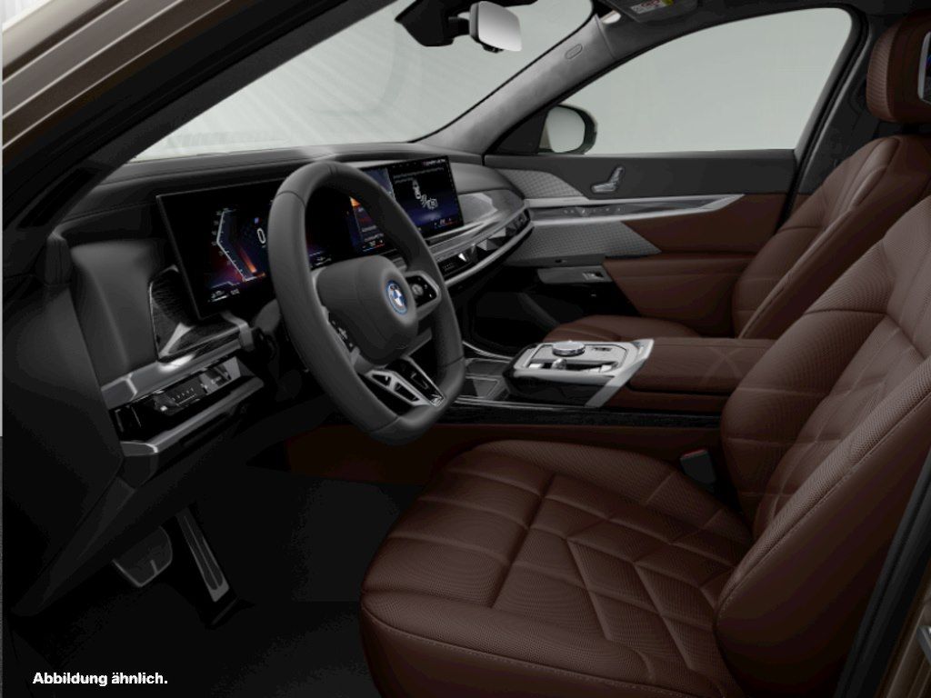 BMW 750 2024