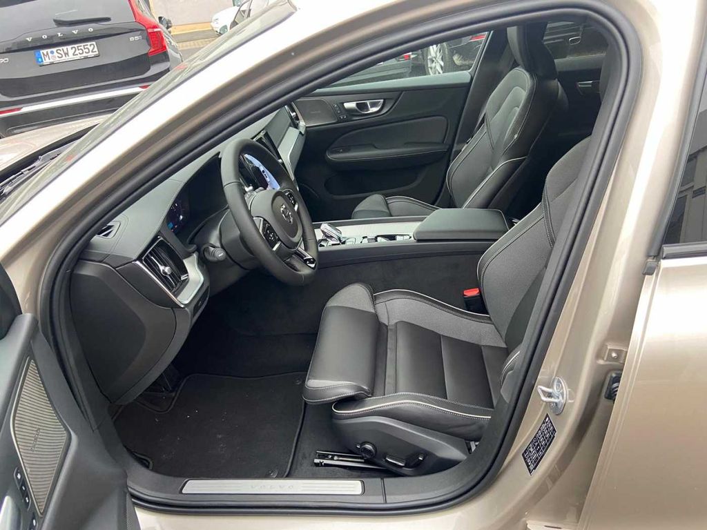 Volvo V60 Cross Country 2023