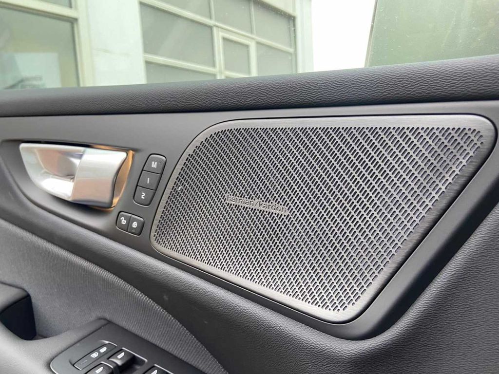 Volvo V60 Cross Country 2023