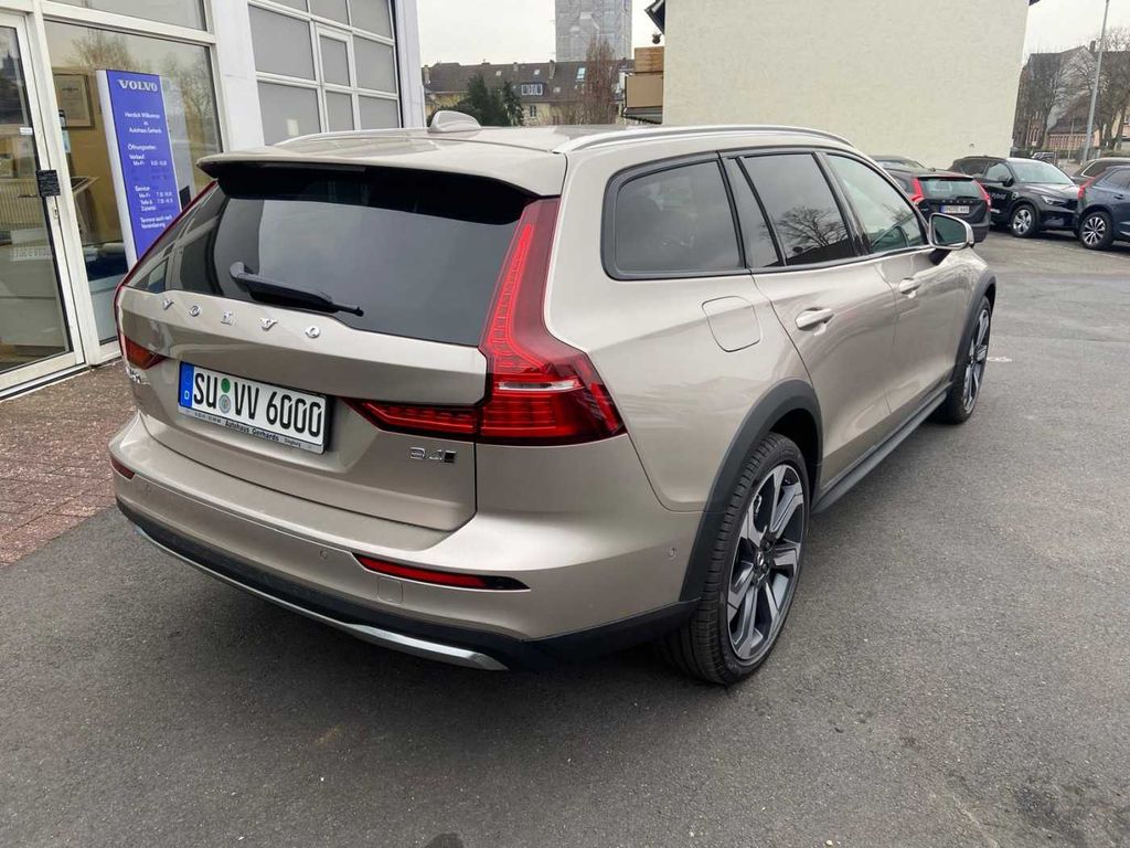 Volvo V60 Cross Country 2023