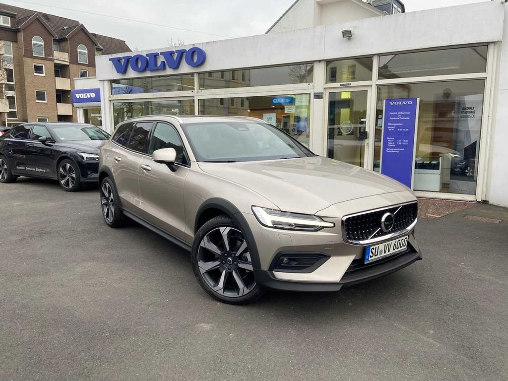 Volvo V60 Cross Country 2023