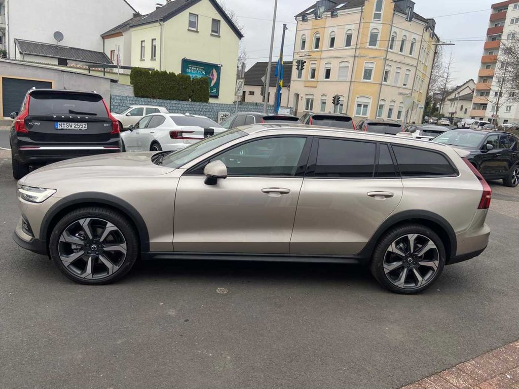Volvo V60 Cross Country 2023