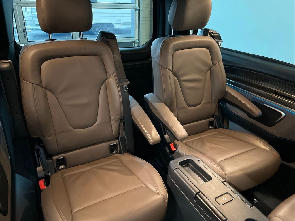 Mercedes-Benz V 300 2022